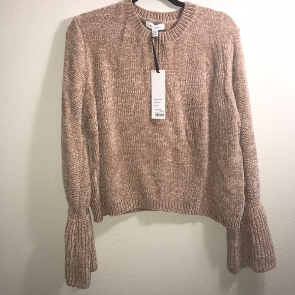 LF Sweaters - LF Stores🎈 NWT super soft chenille sweater beige